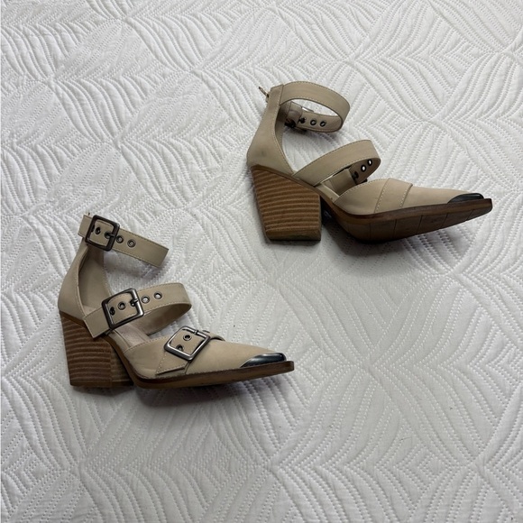 Very G Irina Women’s Tan Western Heel Ankle Boot. Size 7 - Picture 4 of 9